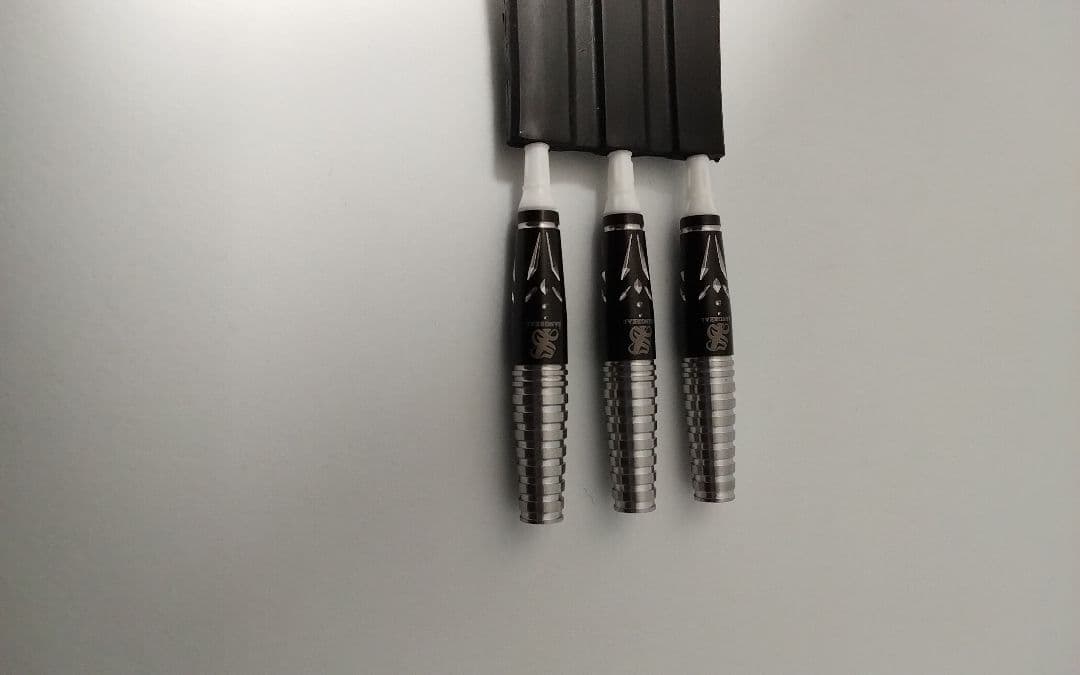 こ*め様 サングリアル!坂口優希恵!極美品!新品同品!付録未開封!ダーツセット