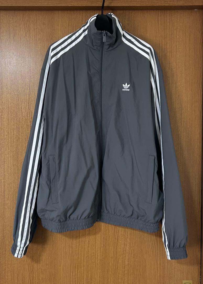 adidas ADILENIUM オーバーサイズ トラックトップ