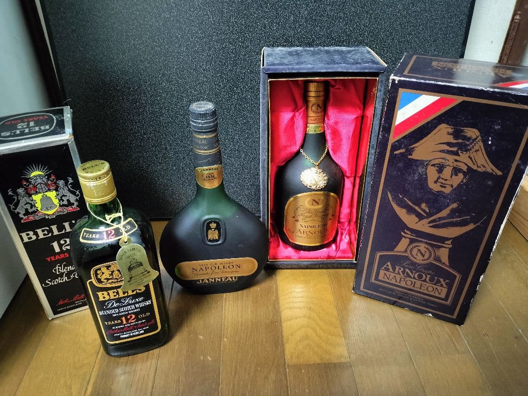 Bell's ウイスキー、Arnold Napoleonブランデー箱付き