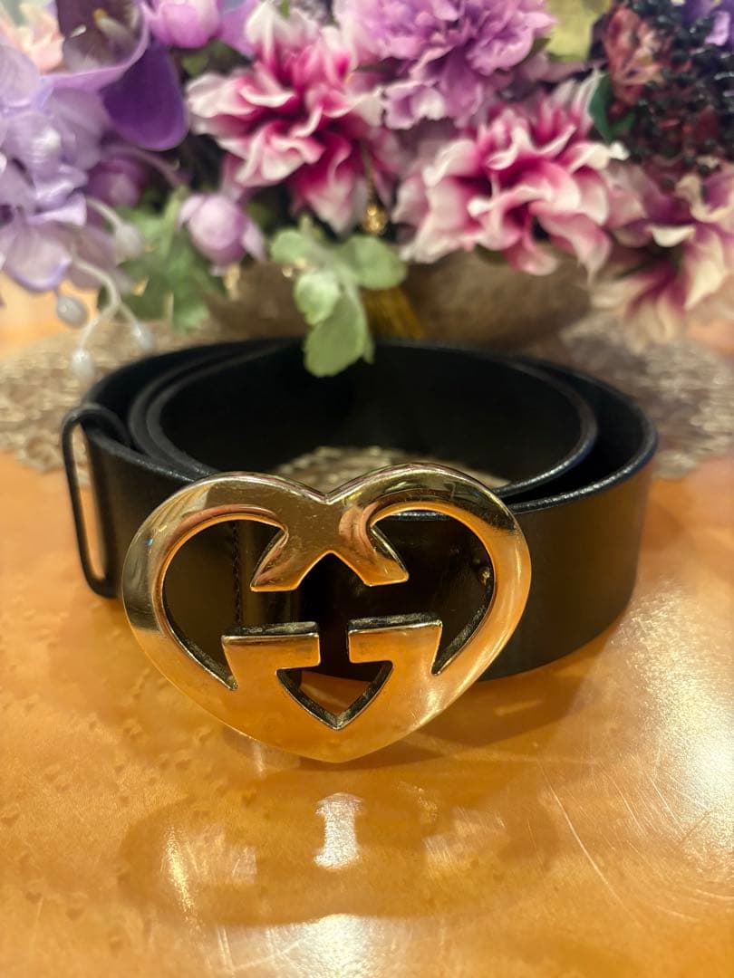 Gucci ハート型バックル ブラックレザーベルトハート