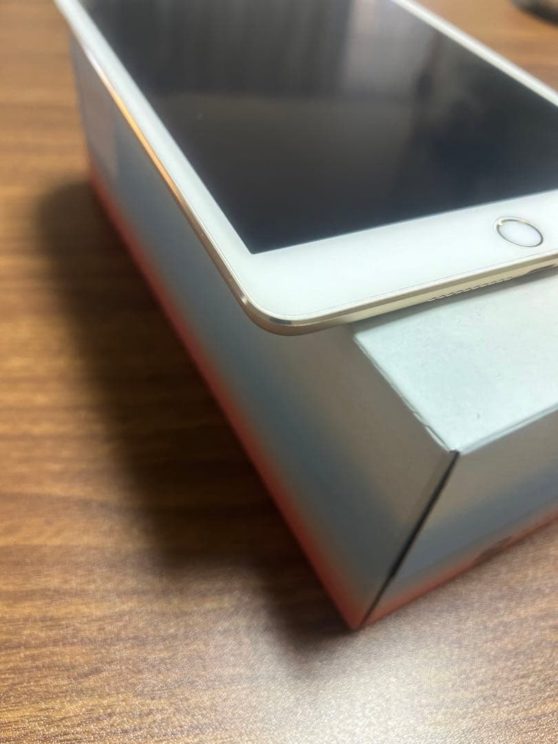 美品　バッテリー最大容量99% iPad mini4 ゴールド 本体