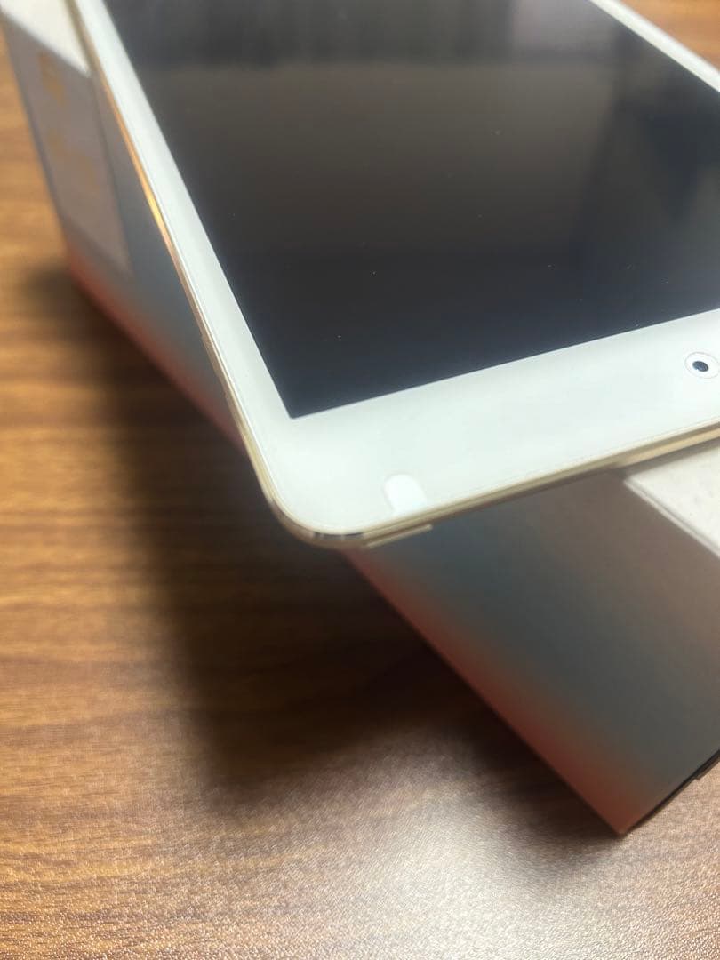 美品　バッテリー最大容量99% iPad mini4 ゴールド 本体