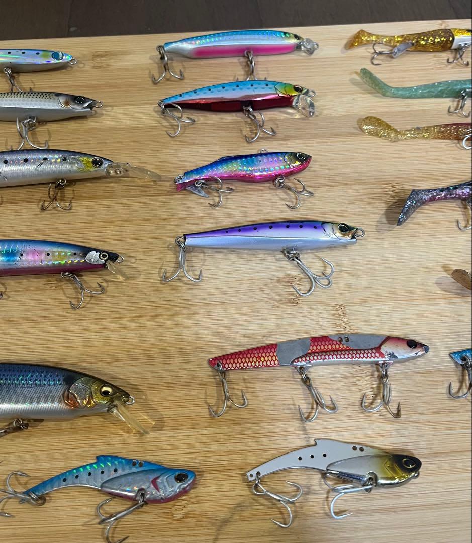 青物シーバス　ルアーまとめ売り　メイホウケース、ダイワバッグ付［中古］