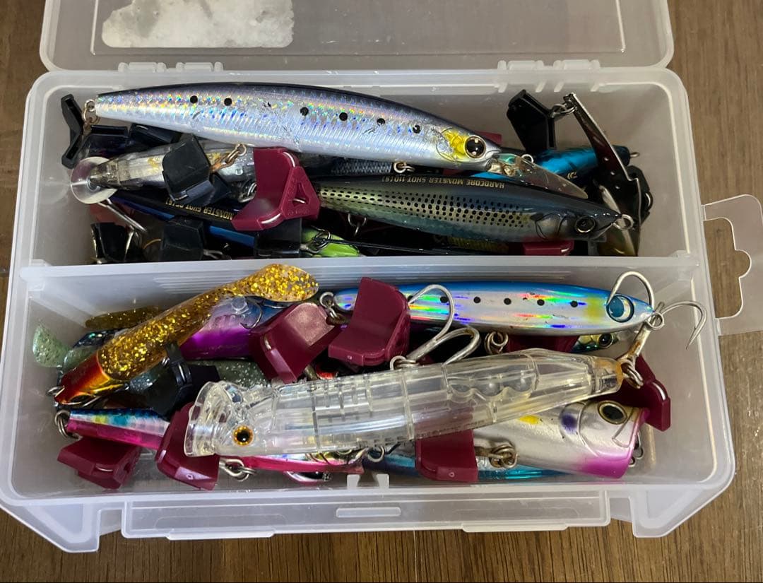 青物シーバス　ルアーまとめ売り　メイホウケース、ダイワバッグ付［中古］