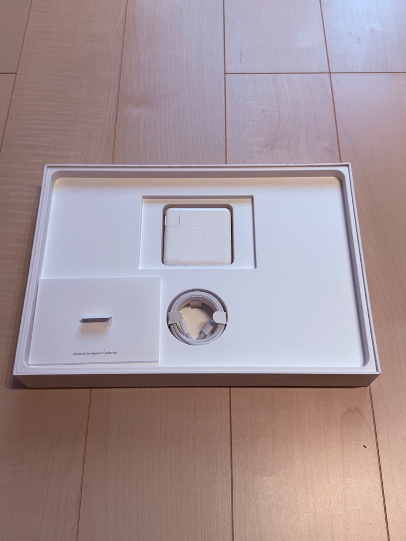 【美品】MacBook Pro i7 32GB 1TB 2018 Radeon