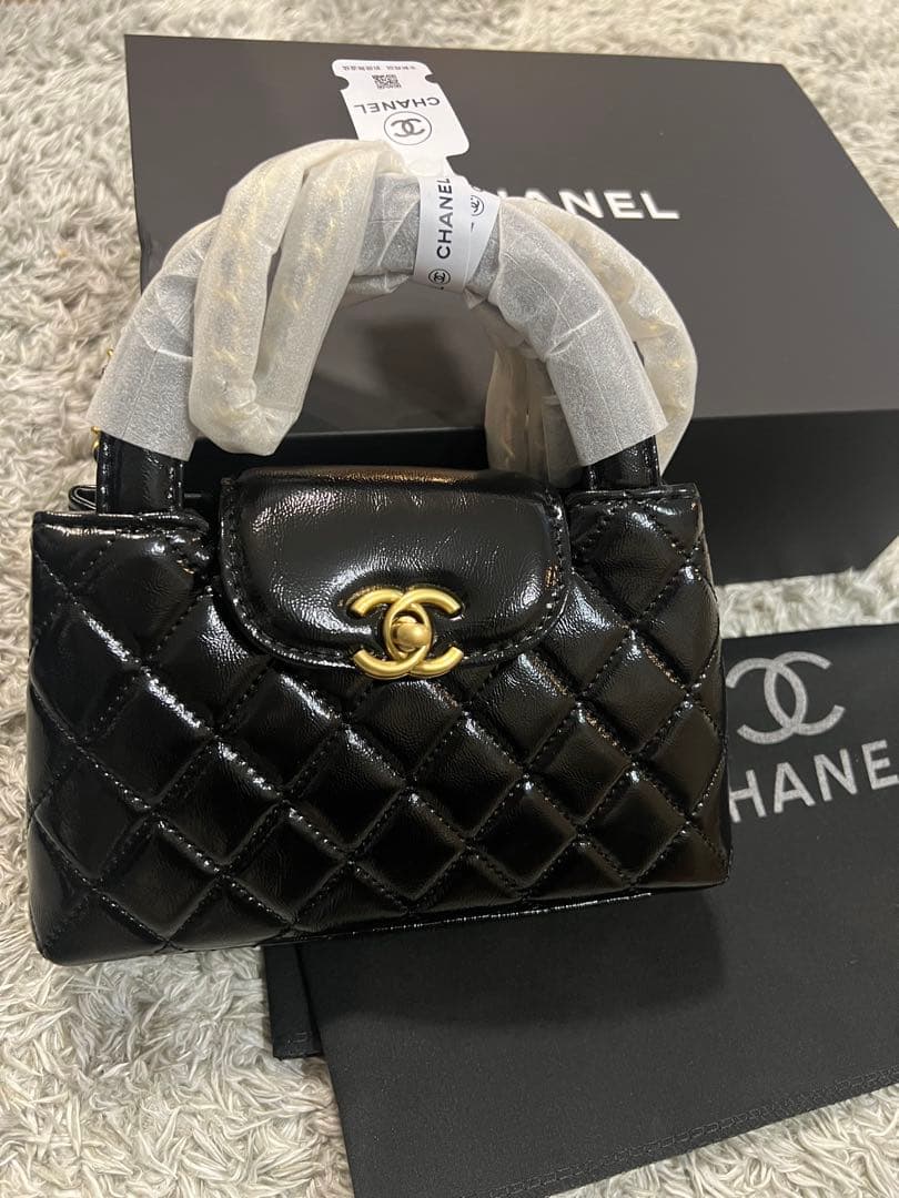 CHANELシャネル ブラック チェーンストラップ 斜め掛けバッグ