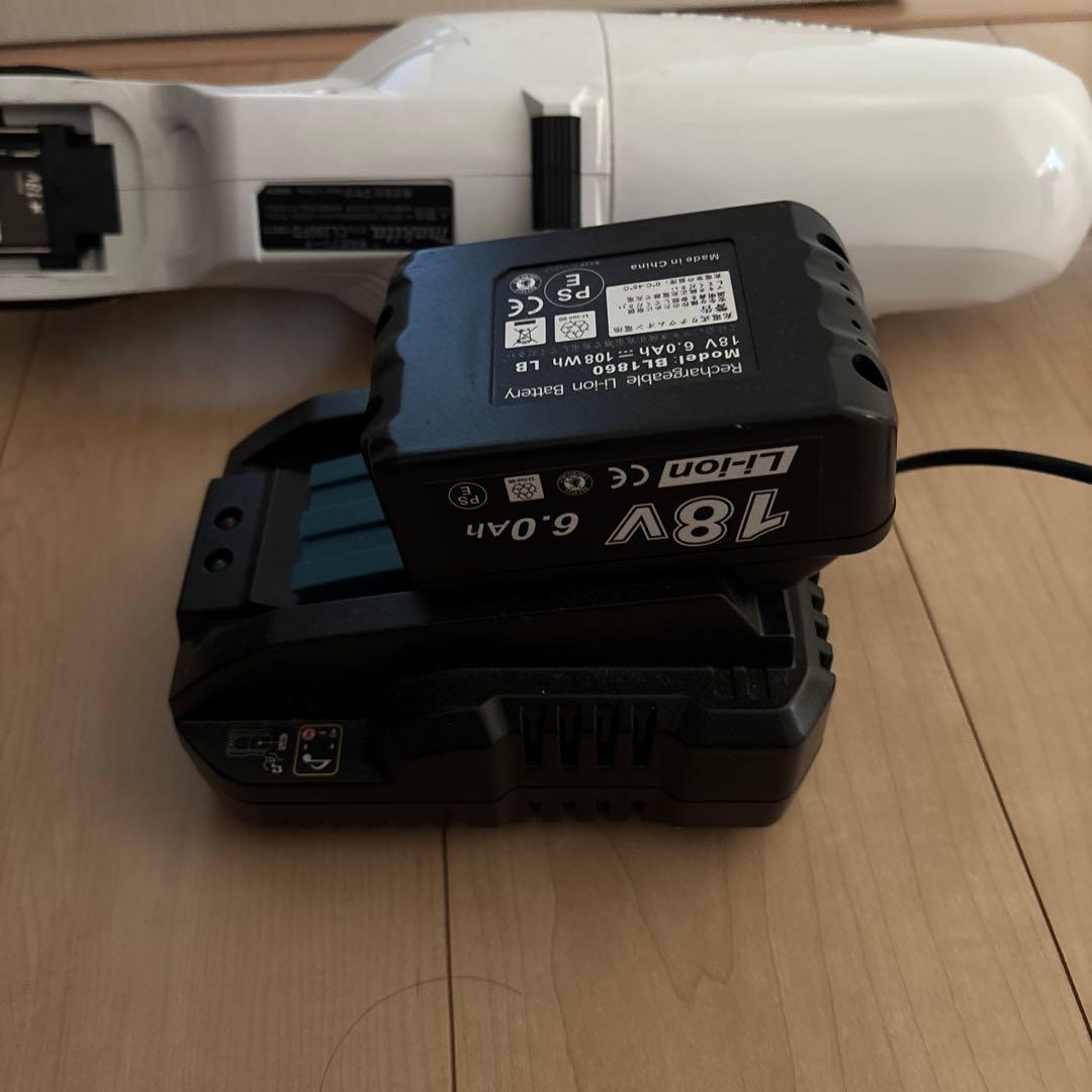 マキタ　掃除機　充電器付き