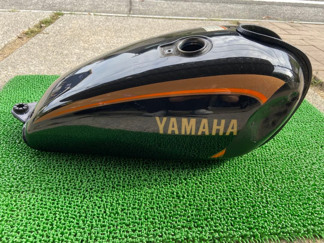 YAMAHA タンク SR400 純正タンク　キャブ車