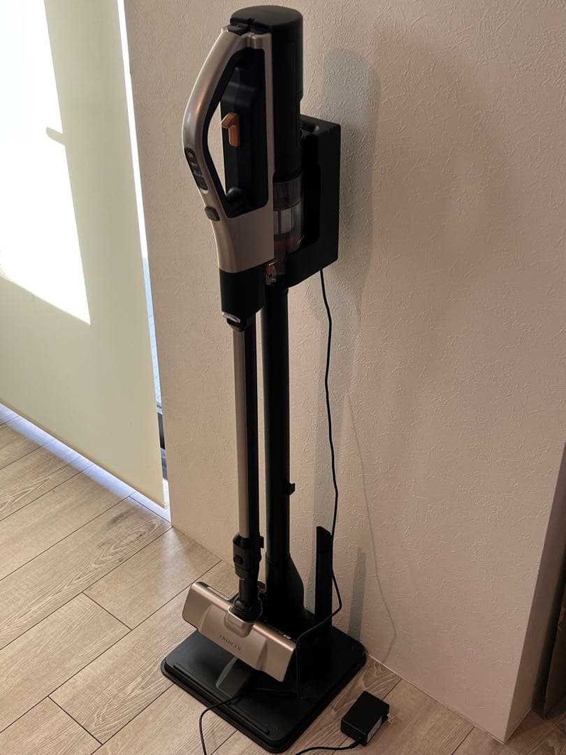 日立充電式掃除機/クリーナー　PV-BH900K 2023年製　ライトゴールド