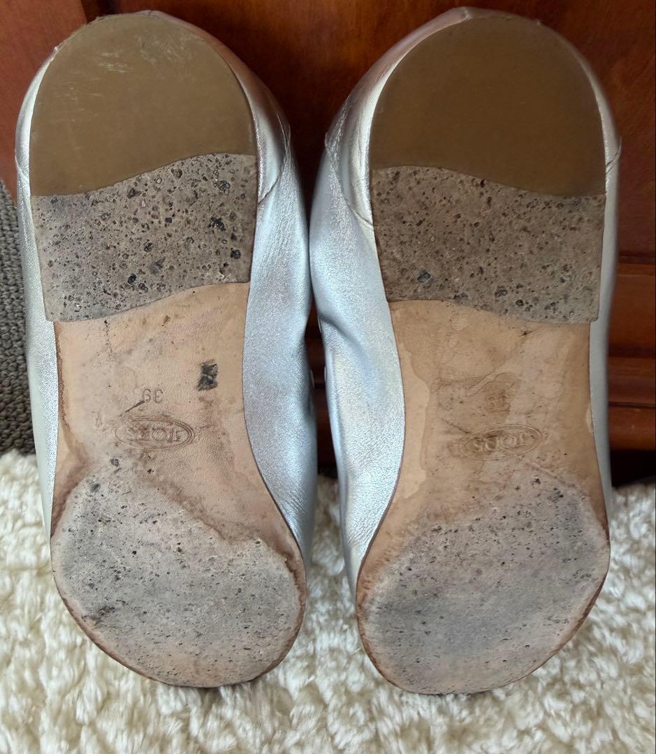 TOD'S シルバー ローファー