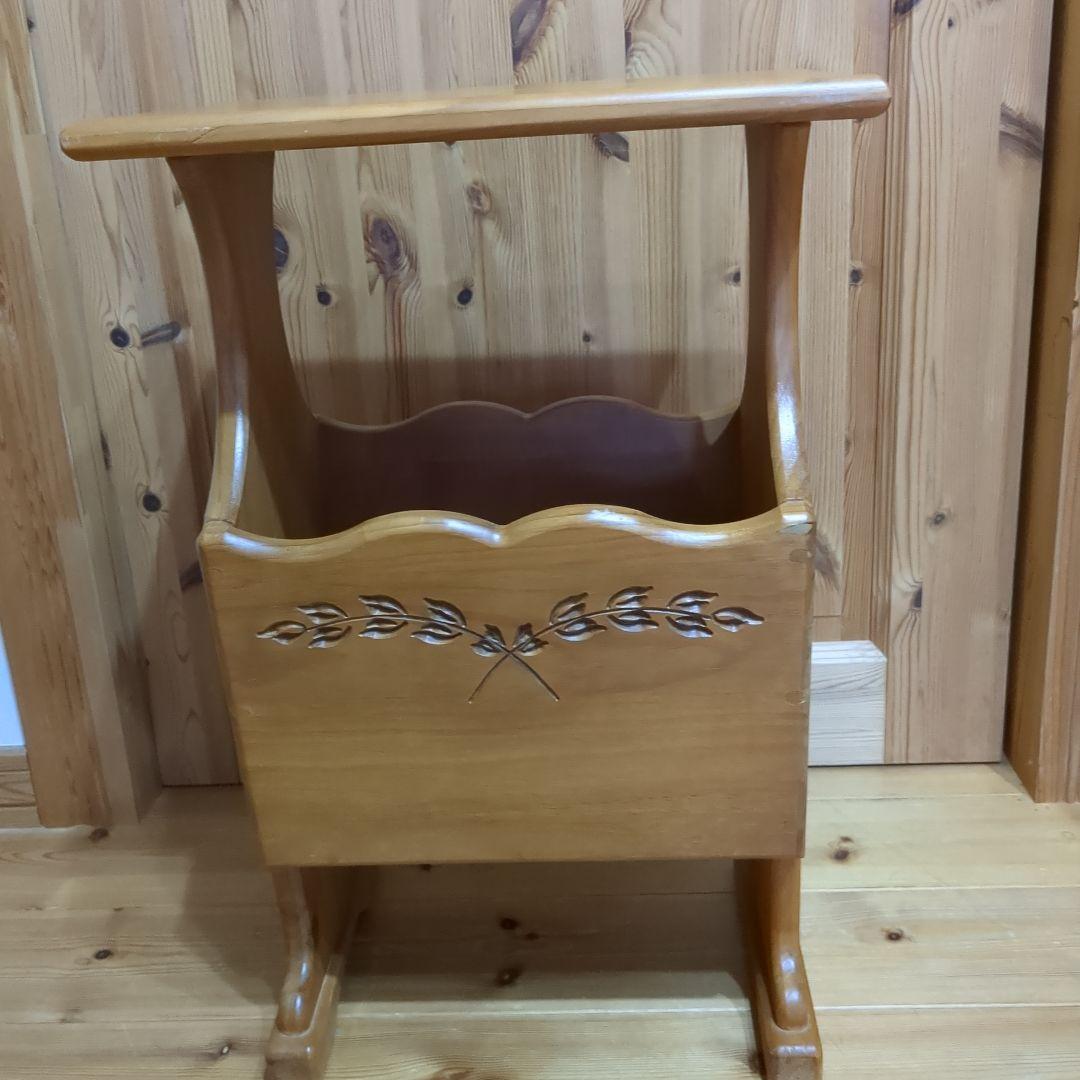 アントステラ　マガジンスタンド付きテーブル