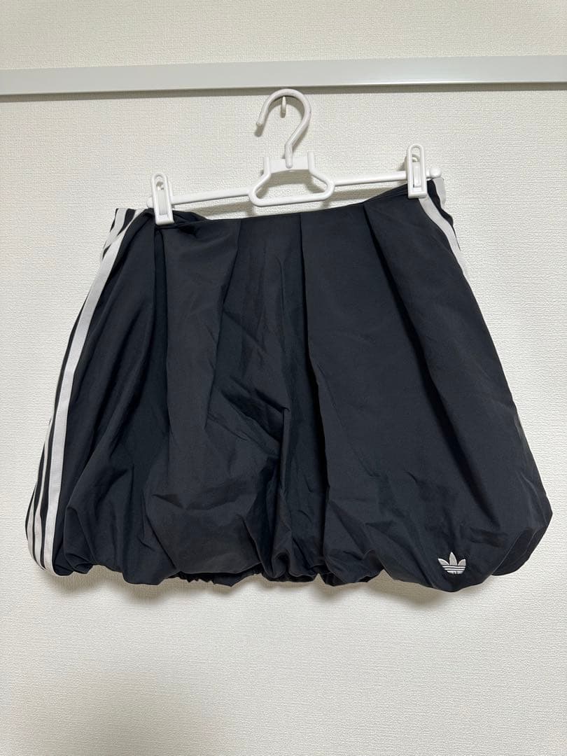 adidas バルーンスカート
