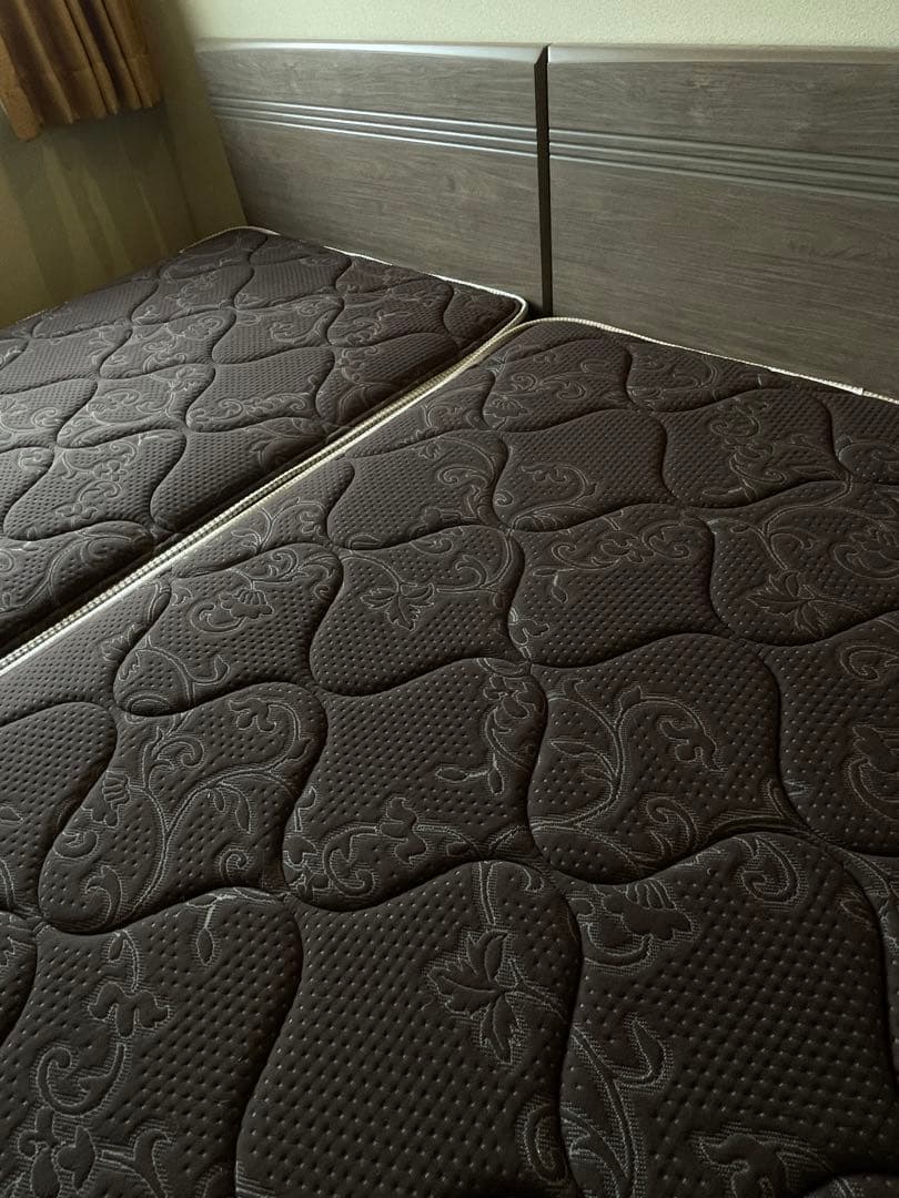 ①シモンズ　極美品　キングサイズベッド　マットレス　シングル2つセット①