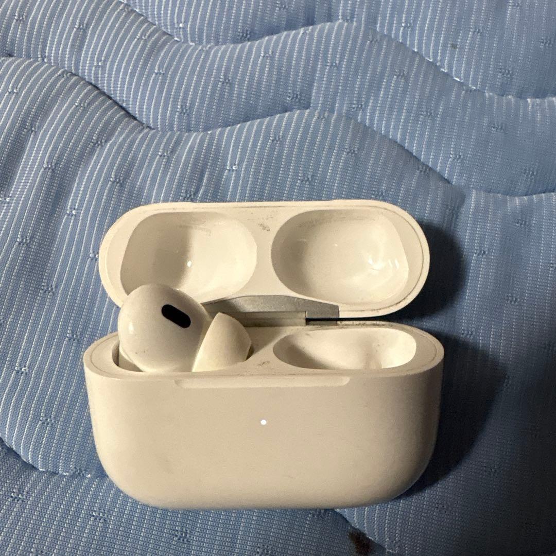 AirPods Pro 第二世代　ケースと左耳のみ