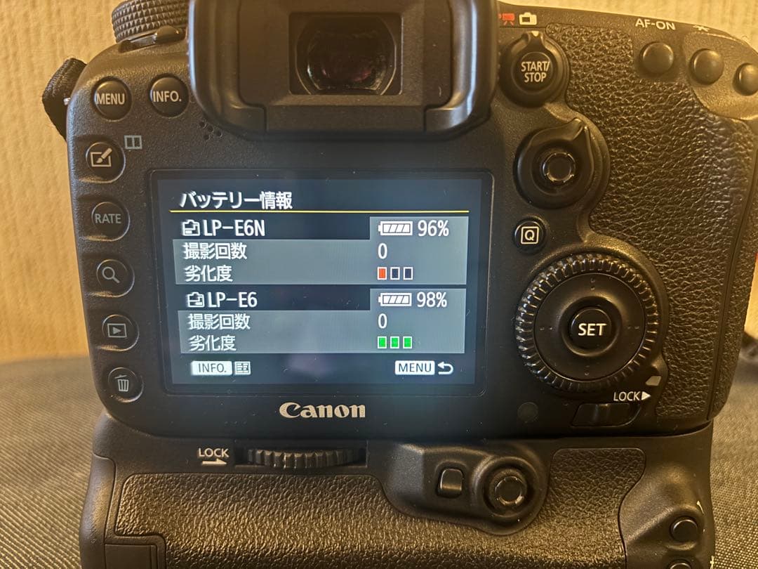 Canon EOS 7D Mark II ボディ CFカード付き 値下げ依頼可