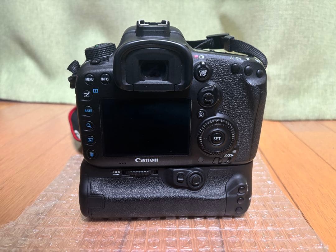 Canon EOS 7D Mark II ボディ CFカード付き 値下げ依頼可
