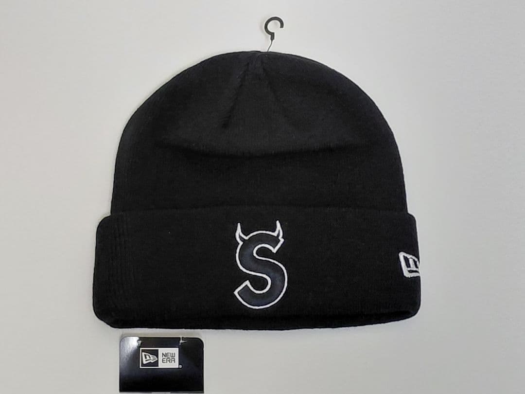 【新品】 Supreme × New Era　ツノ S Logo　Beanie