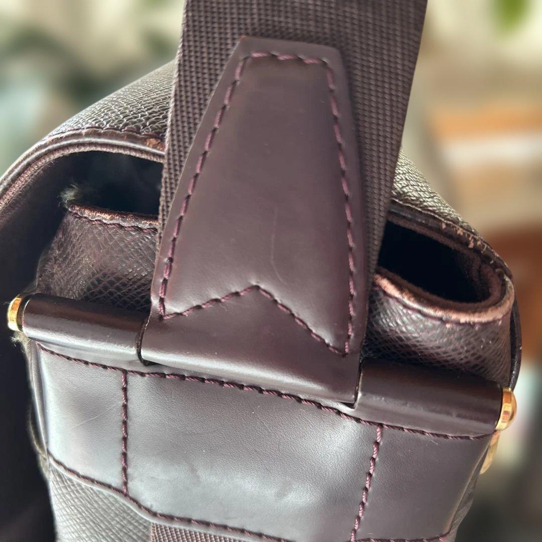 黒霧です。ルイビィトン　タイガ　メッセンジャーバック　ショルダーバック