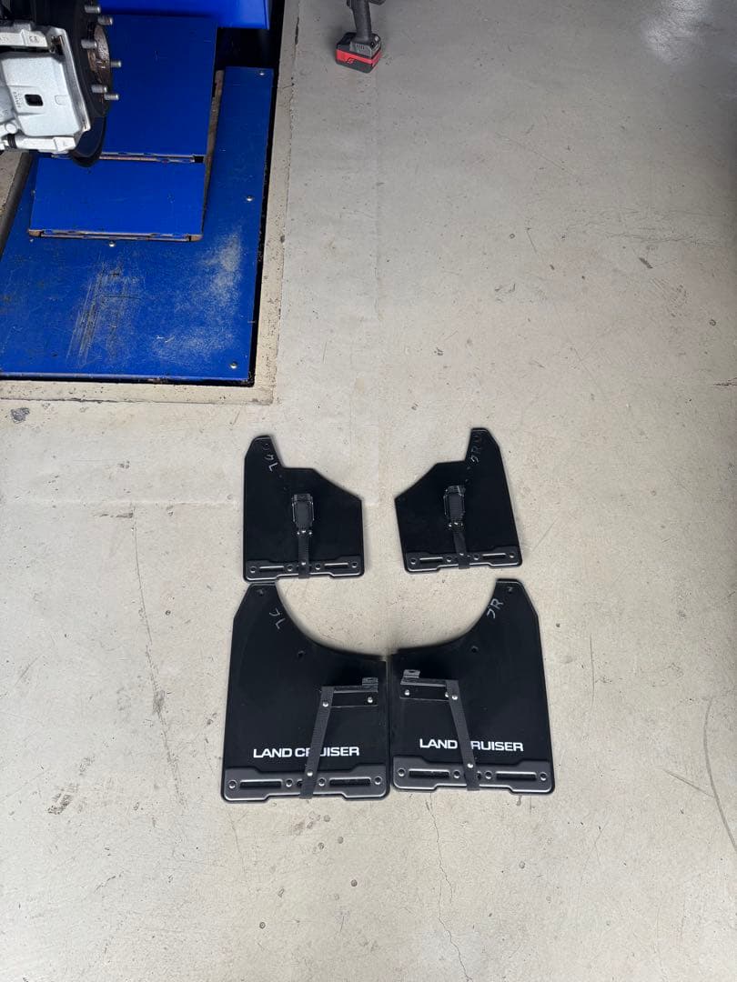 トヨタ　ランドクルーザー250 純正OPマッドフラップ 前後セット　ブラック