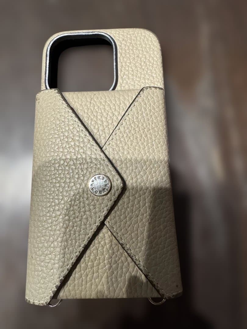 エトープ　ボナベンチュラ　iPhone15pro 別売のエンベロープポーチつき！