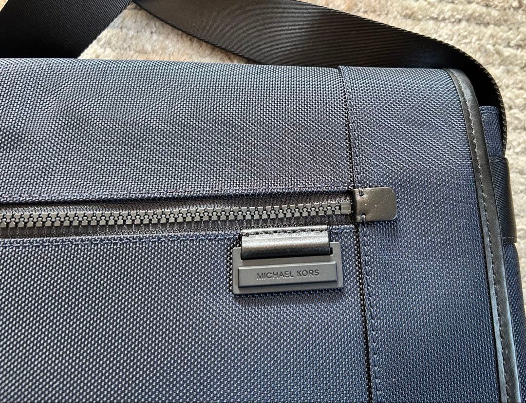 MICHAEL KORS ネイビー×黒ショルダーバック新品タグ付61,600円