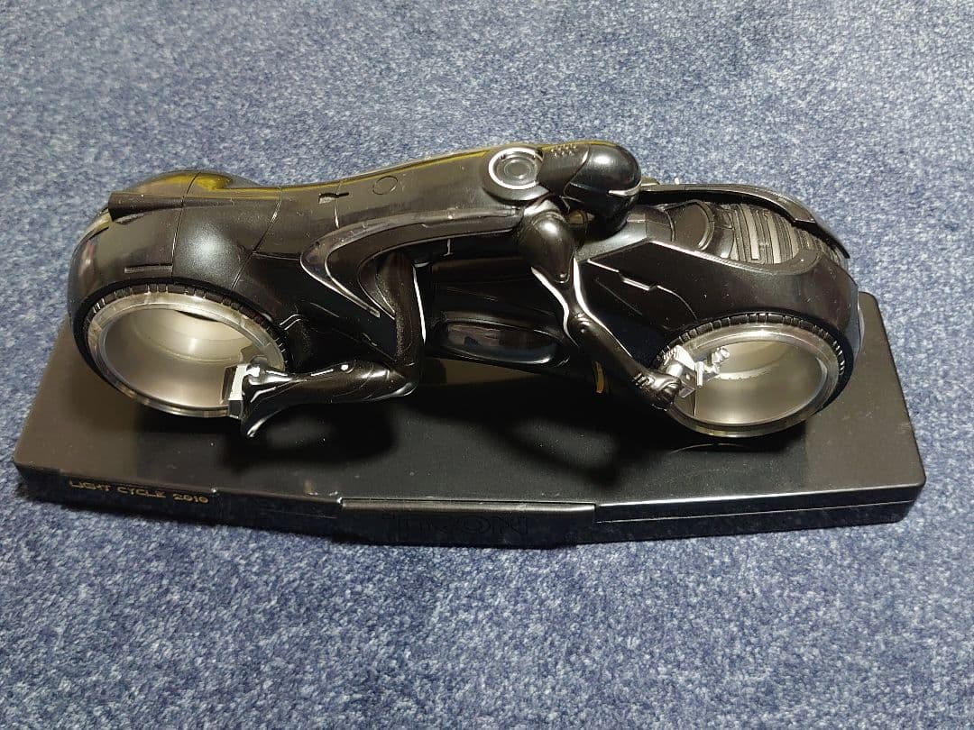 1/10 『TRON:LEGACY』 ライトサイクル　ダイキャストフィギュア