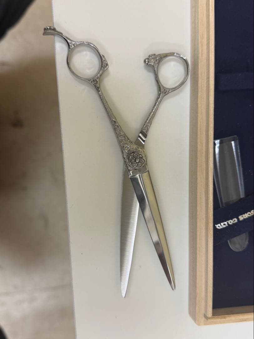 [美品✨]ナルトシザーズ カットシザー　ゴシック唐草　プロ仕様 (右利き用)