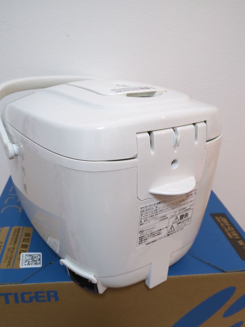 TIGER ホワイト炊飯器 デジタル表示