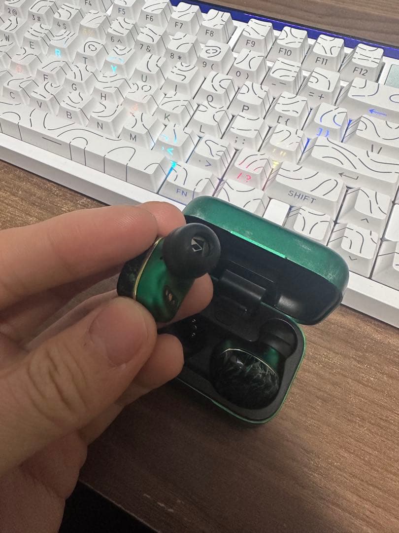 NOBLE ワイヤレスイヤホンケース グリーン