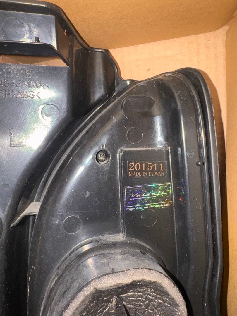 ヴァレンティ ジュエルLEDテールランプ　200系ハイエース用　インナーブラック