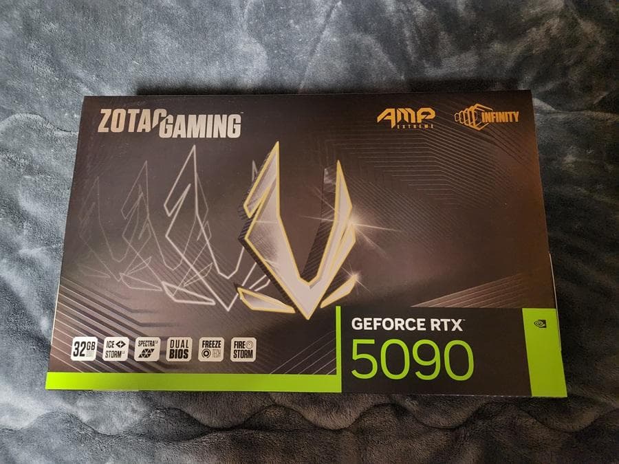 ZOTAC RTX 5090 AMP Extreme INFINITY 本体