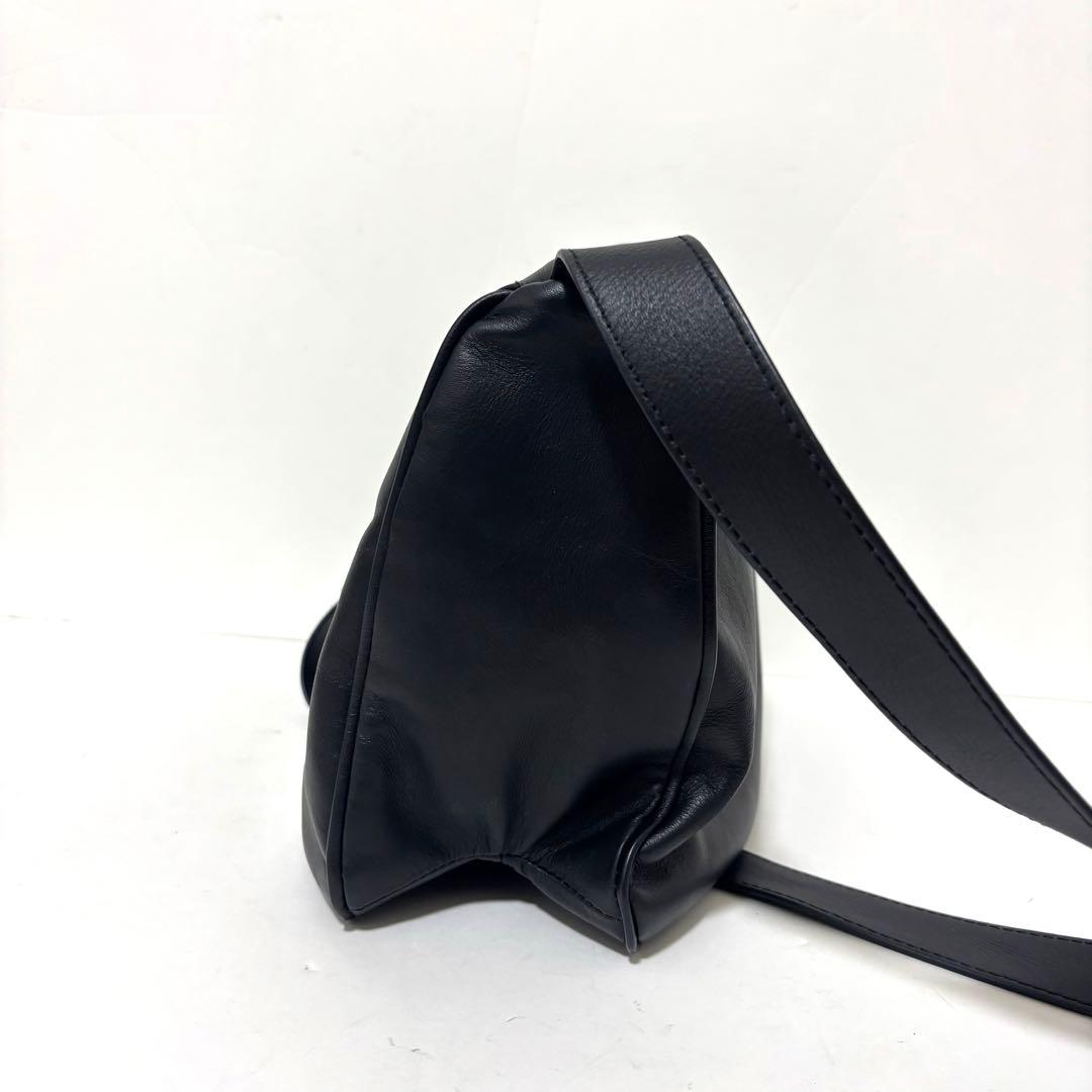 イアパピヨネ スワローマチショルダーバッグ ブラック
