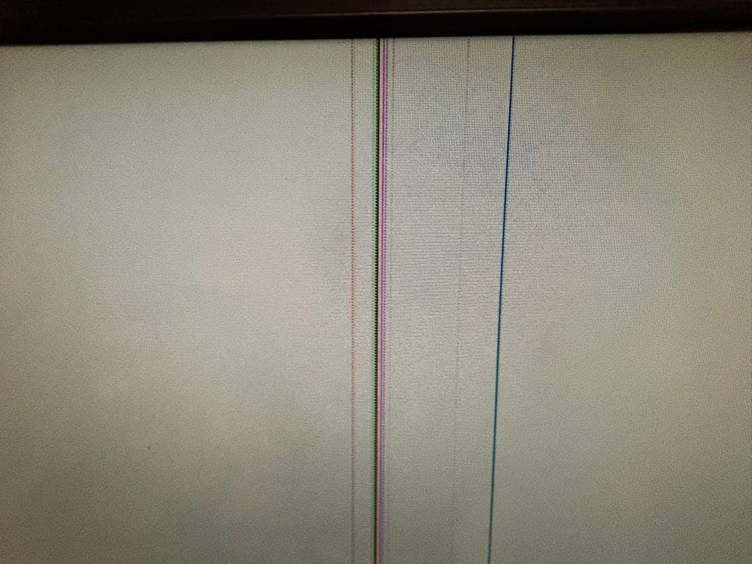 SONY BRAVIA 52型 液晶テレビ 画面に縦の線あり