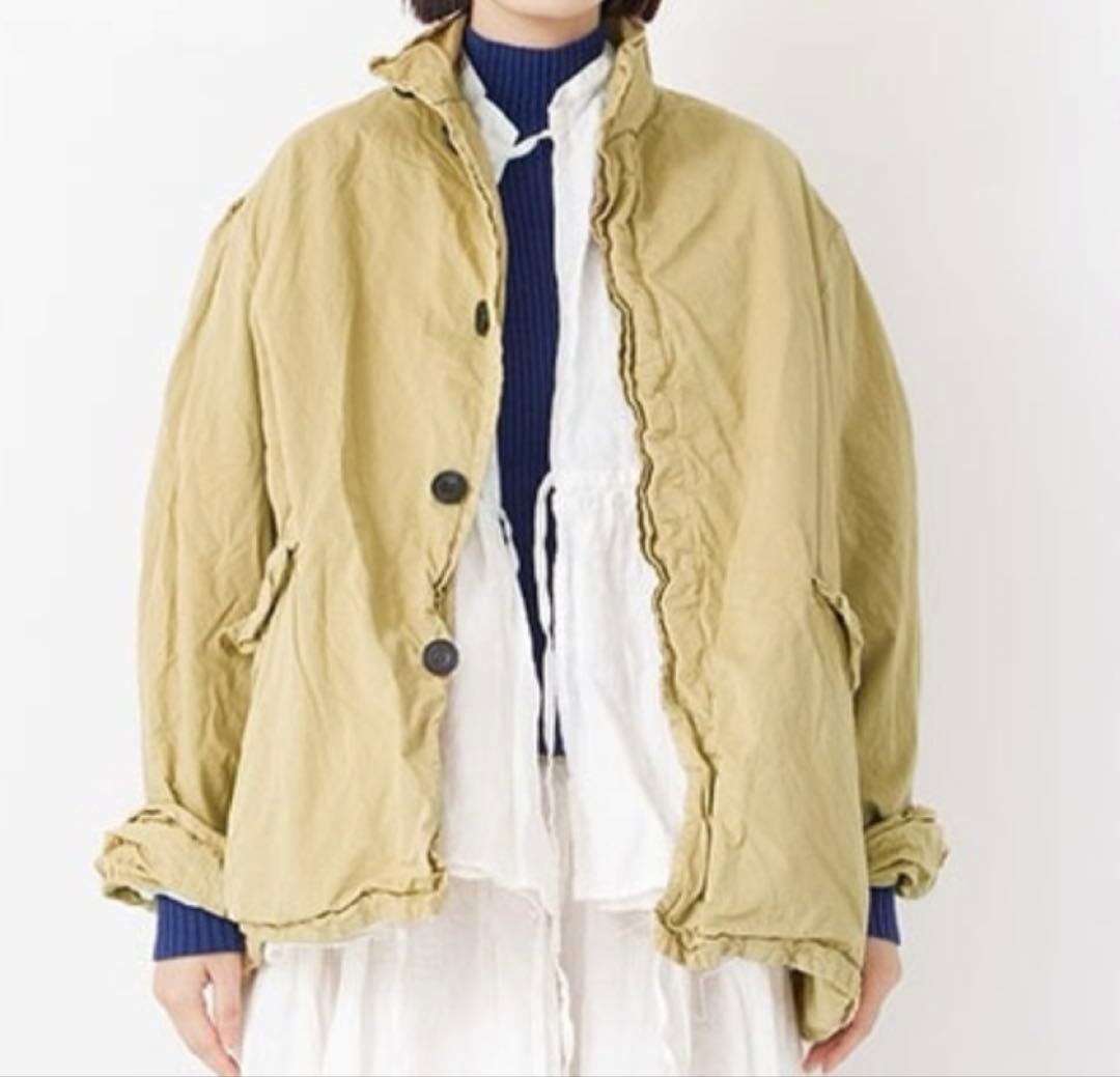 ヴェリテクールST183のベージュのコート