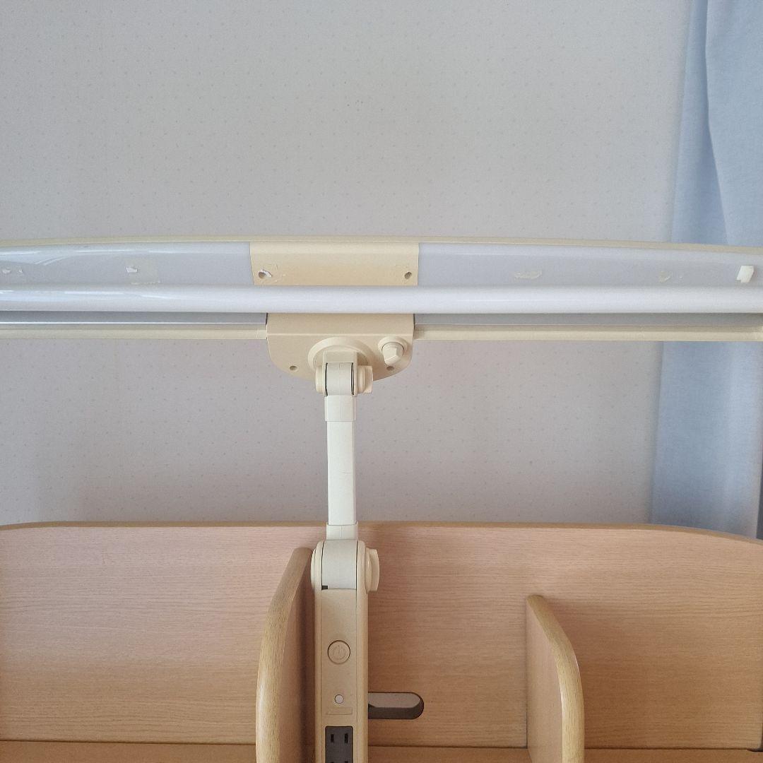 ナチュラルデザインの学習机 　　　　椅子なし