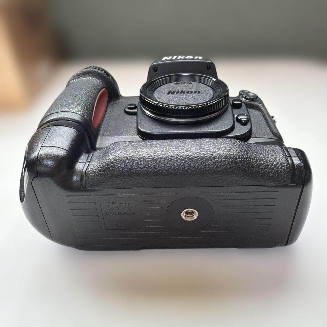 Nikon F100 フィルム一眼レフカメラ