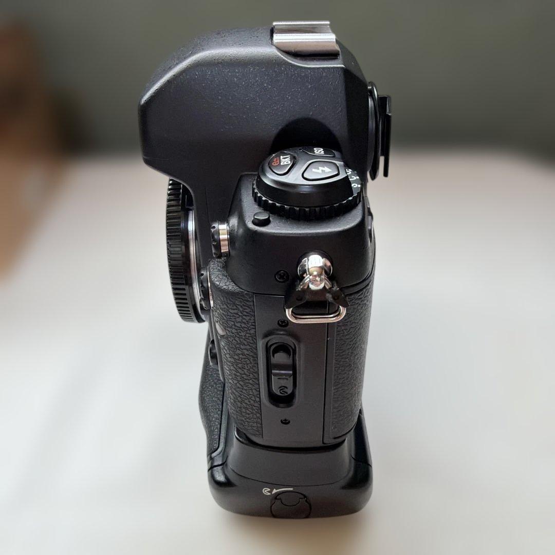 Nikon F100 フィルム一眼レフカメラ