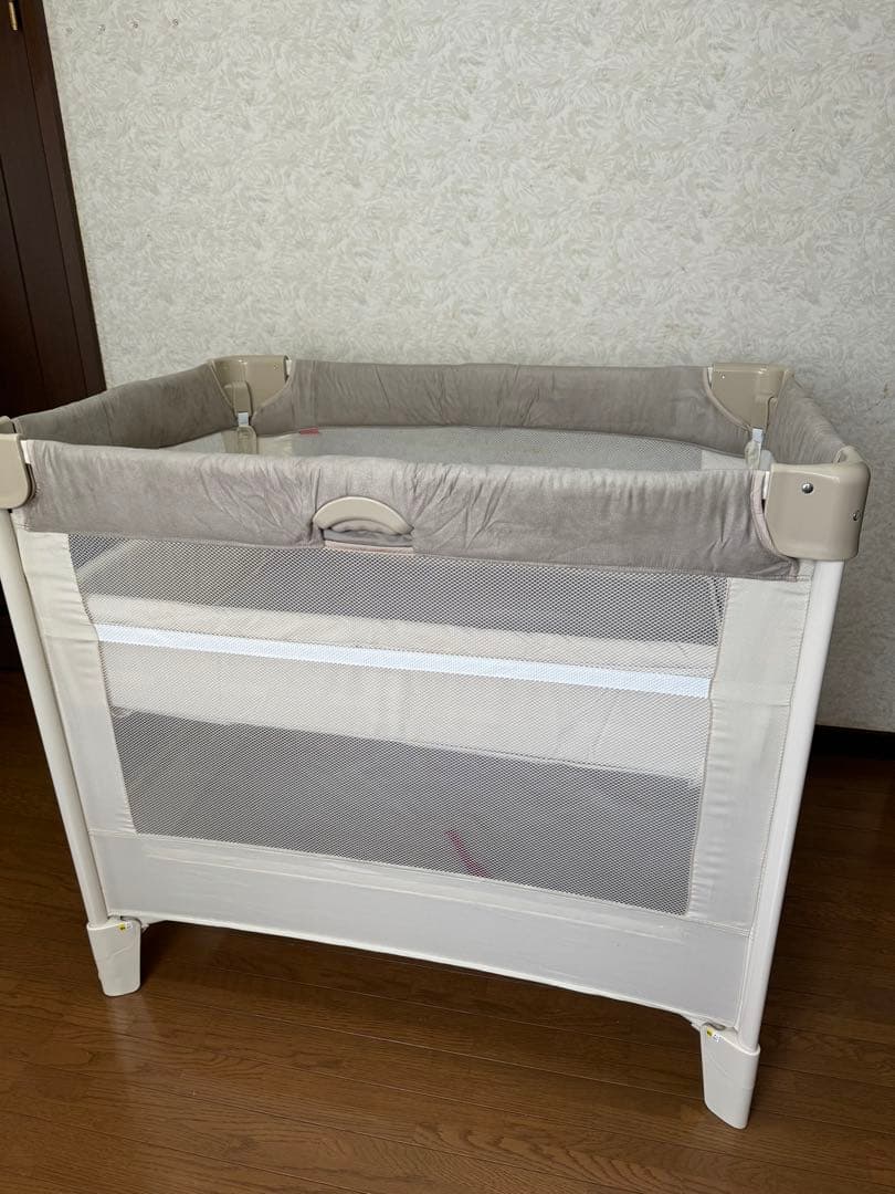 あ*ば様 美品Aprica 折り畳みミニベビーベッド ココネルエアー シュークリ