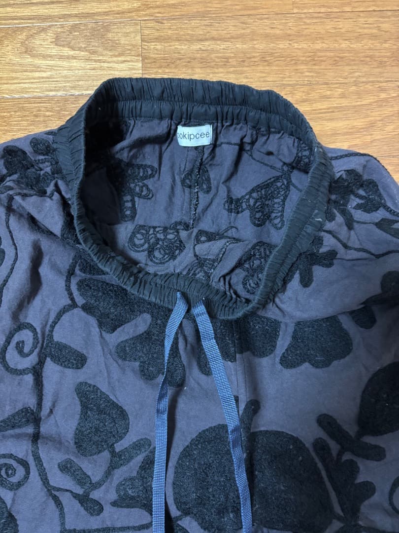 pokipee 花柄刺繍 カジュアルパンツ