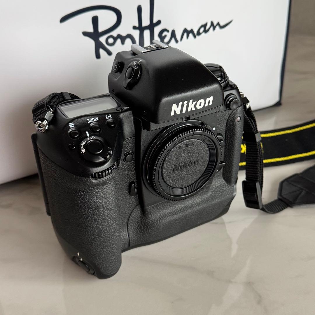 〔即日発送可〕ニコンF5 プレゼント付き❣️