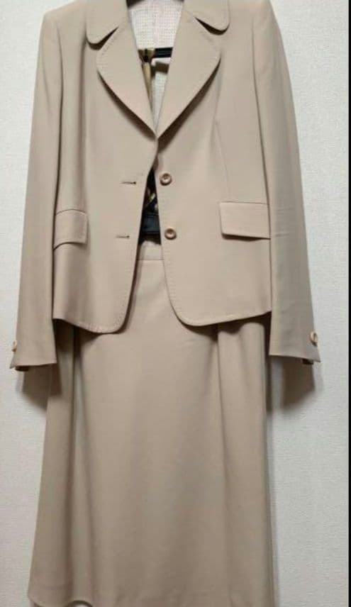 ＊アクアスキュータム＊ スーツ ベージュ タグ有