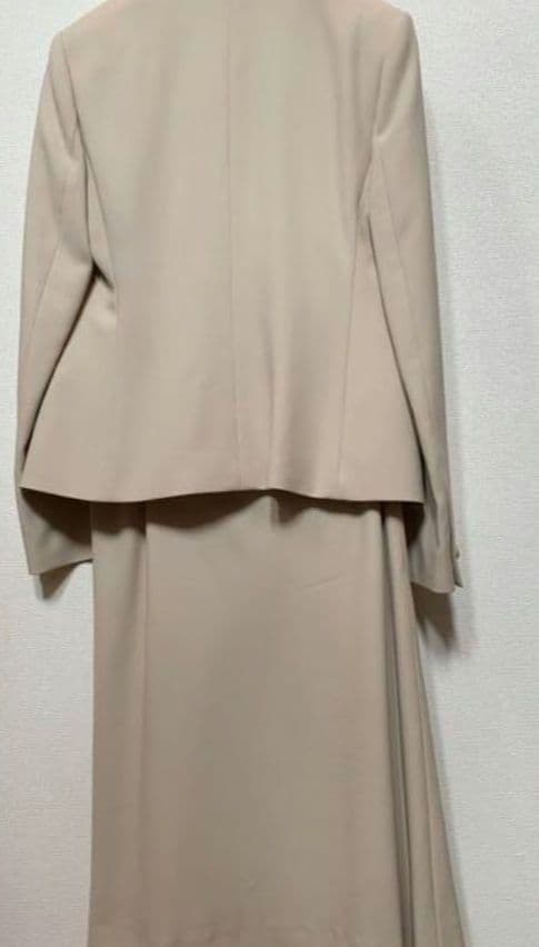 ＊アクアスキュータム＊ スーツ ベージュ タグ有