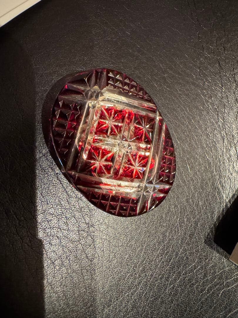 薩摩切子帯留 赤色カットガラス 楕円形 木箱付き