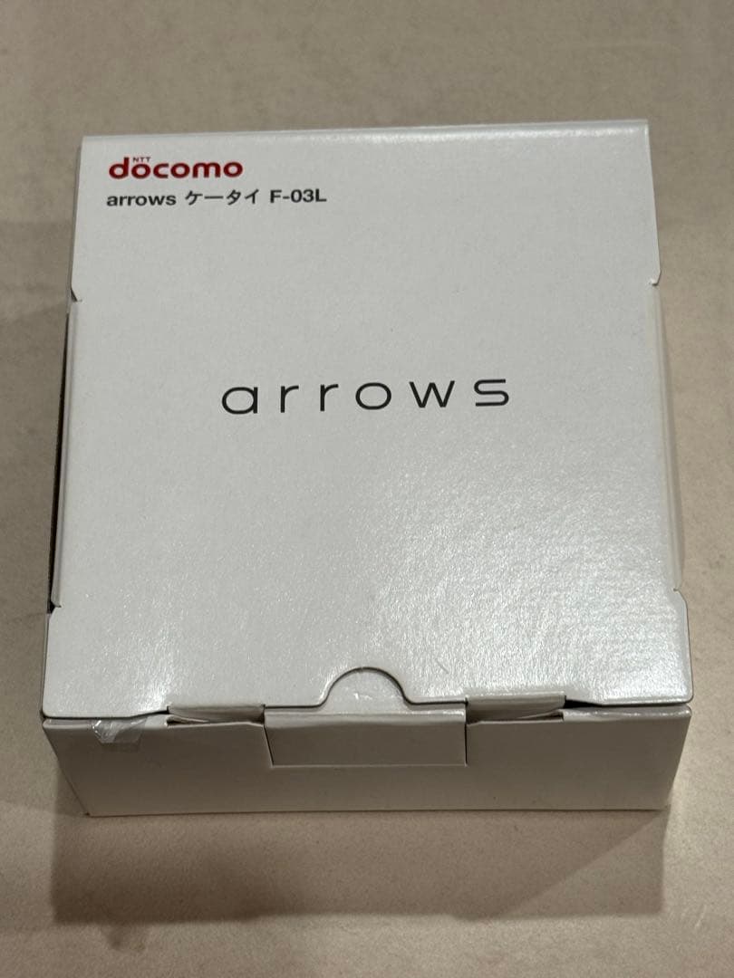 docomo arrows F-03L 本体と付属品