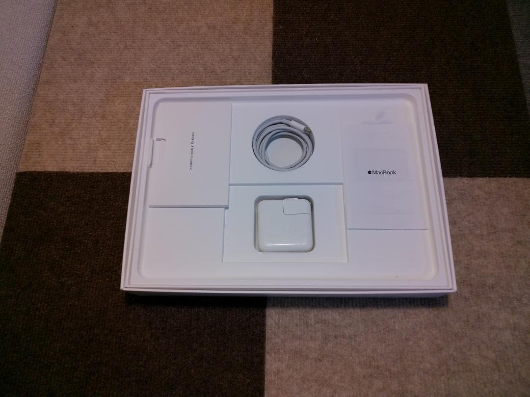 MacBook 2017 A1534 12㌅ 『BT充放電1回』Silver