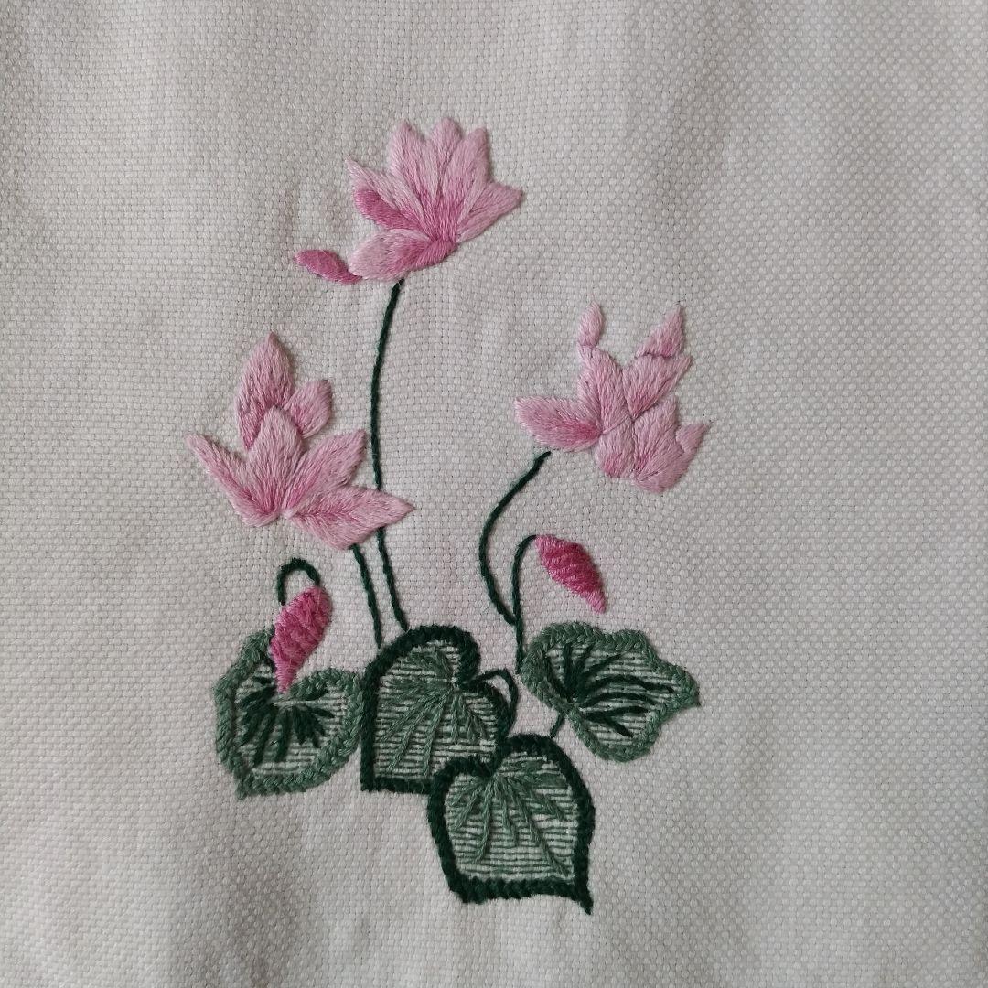 戸塚刺繍　テーブルセンター