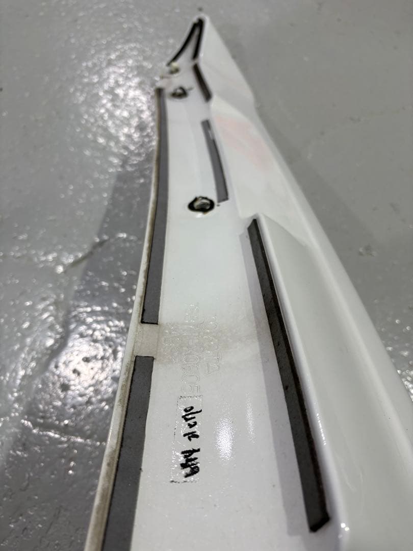 トヨタ　ハイエース 200系　純正　オプション　リアスポイラー　070 美品