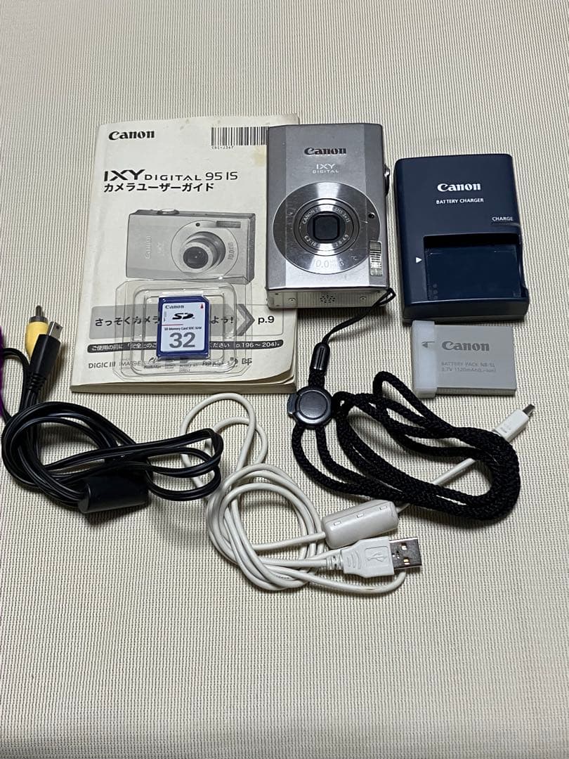 Canon IXY Digital 95 IS 本体と付属品