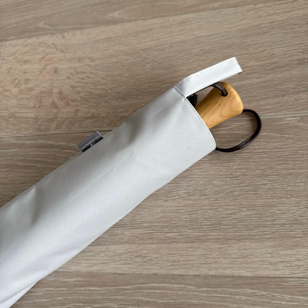 サンバリア100 2段折 無地 ホワイト 白 木ストレート手元 折りたたみ傘