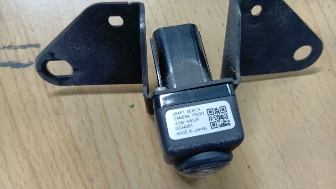 セレナe−powerハイウェイスター　c27　フロントグリルカメラ